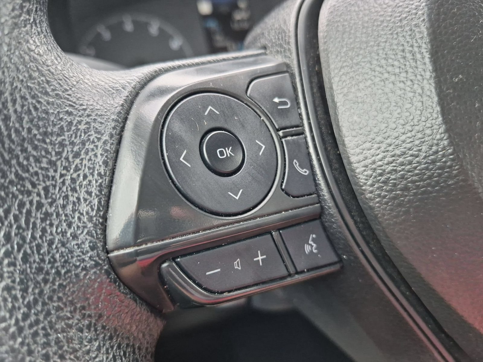 Used 2025 Toyota Corolla LE FWD image 13