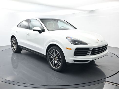 Certified 2022 Porsche Cayenne Platinum Edition image 17