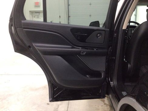 Used 2021 Lincoln Aviator Reserve w/ Elements Package Plus image 33