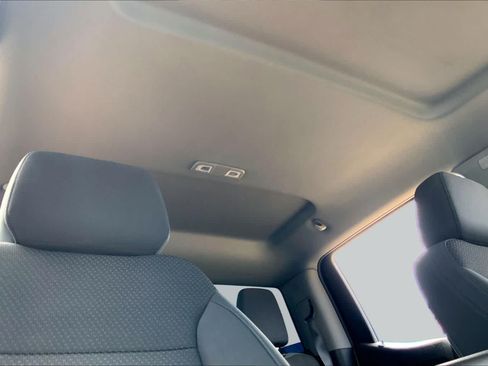 Used 2020 Chevrolet Silverado 1500 Custom w/ Infotainment Package RWD image 13