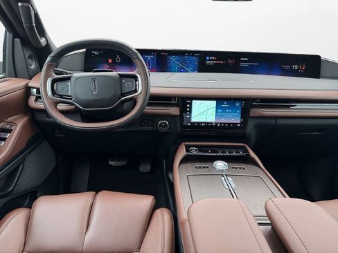 Used 2025 Lincoln Navigator L Reserve AWD/4WD image 11