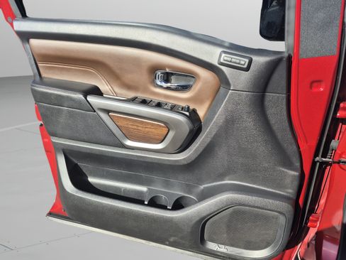 Used 2019 Nissan Titan Platinum Reserve RWD image 30