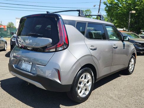 Used 2023 Kia Soul LX w/ LX Technology Package FWD image 6