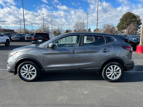 Used 2021 Nissan Rogue Sport S image 2