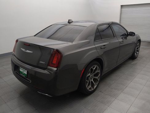 Used 2018 Chrysler 300 S image 9