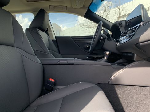 Certified 2024 Lexus ES 350 w/ Premium Package FWD image 35