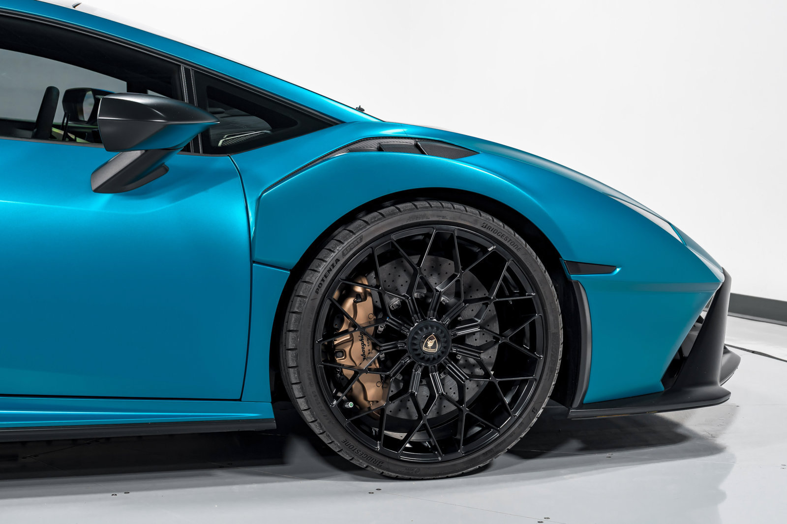 Used 2022 Lamborghini Huracan STO RWD image 48