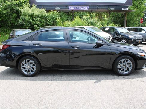 Used 2024 Hyundai Elantra SEL FWD image 6