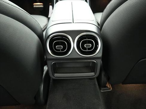 Certified 2025 Mercedes-Benz C 300 4MATIC Sedan image 21