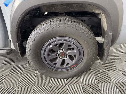 Used 2025 Nissan Frontier PRO-4X AWD/4WD image 13