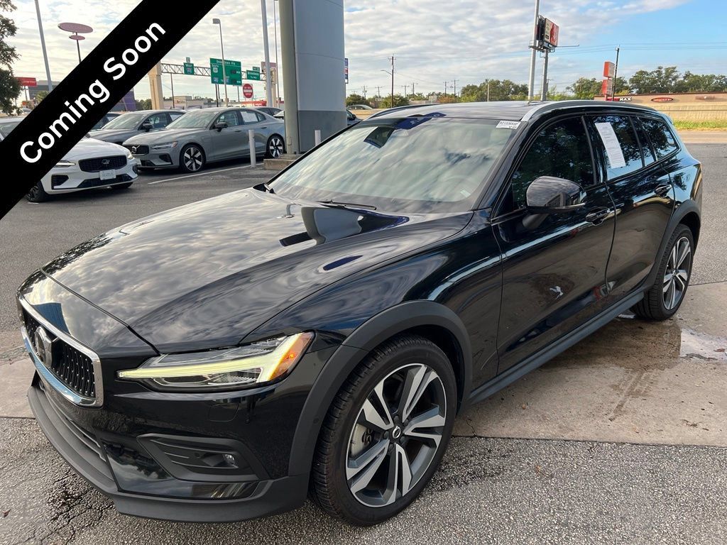 Certified 2024 Volvo V60 B5 Cross Country Plus w/ Protection Package Premier AWD/4WD image 3