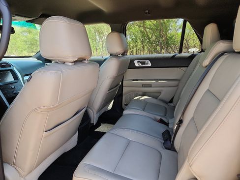 Used 2012 Ford Explorer XLT image 10