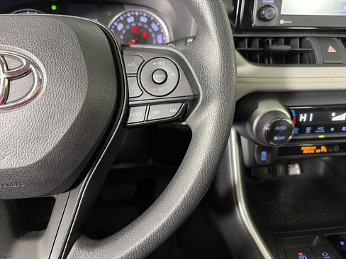 Used 2020 Toyota RAV4 XLE image 17