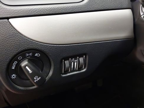 Used 2019 Dodge Grand Caravan GT image 24