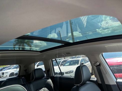 Used 2024 Volkswagen Atlas SEL Premium R-Line image 16