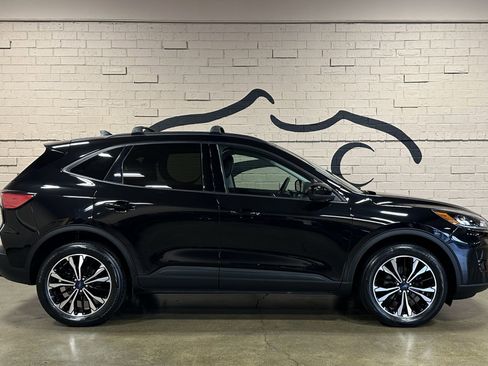 Used 2022 Ford Escape SEL w/ Technology Package AWD/4WD image 2