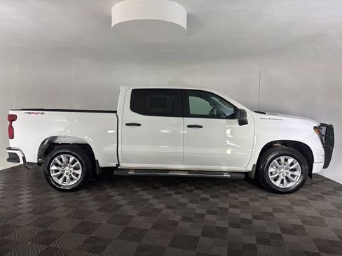 Used 2025 Chevrolet Silverado 1500 Custom image 9