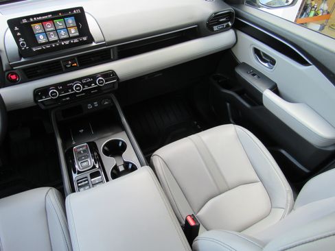 Used 2025 Honda Pilot Touring image 32
