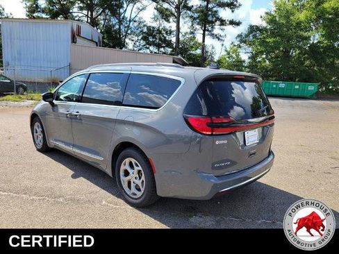 Used 2023 Chrysler Pacifica Limited FWD image 4