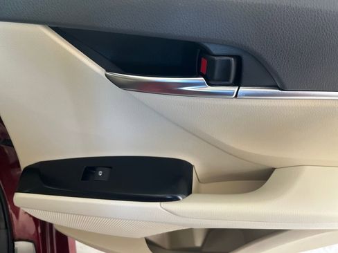 Used 2018 Toyota Camry LE image 56