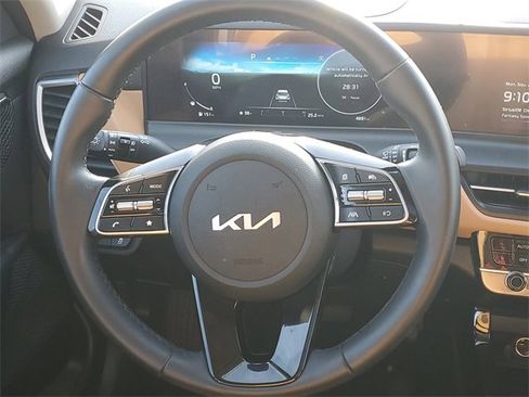 Certified 2025 Kia Seltos EX w/ EX Sunroof Package image 13