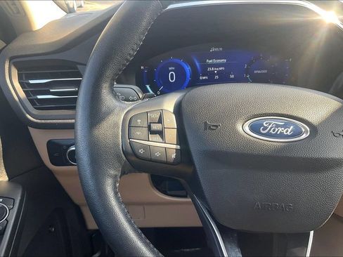 Certified 2020 Ford Escape Titanium AWD/4WD image 17