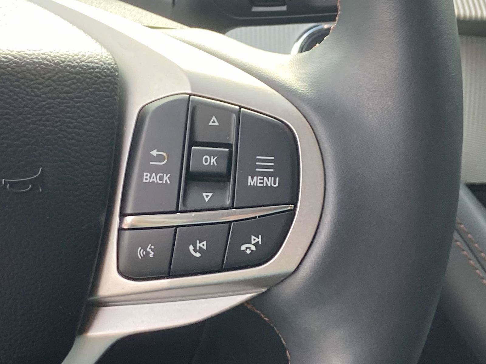 Used 2025 Ford Explorer Active w/ Active Comfort Package RWD image 24