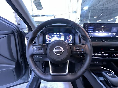 Used 2024 Nissan Rogue SL w/ SL Premium Package image 16