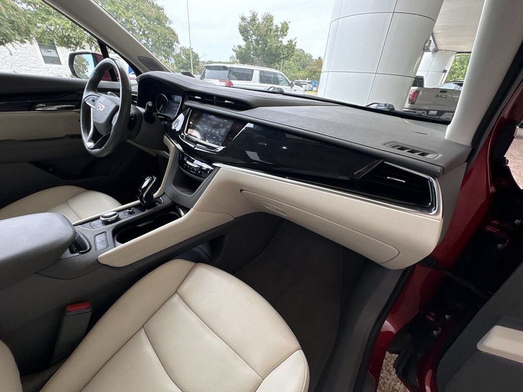 Certified 2025 Cadillac XT6 Premium Luxury AWD/4WD image 29