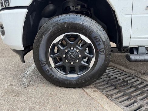 New 2026 RAM 3500 Laramie AWD/4WD image 10