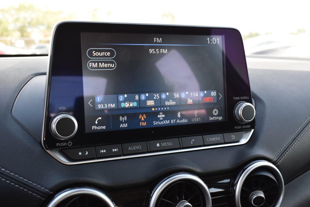 Used 2025 Nissan Sentra SV FWD image 11