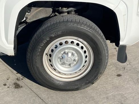 Used 2025 Toyota Tacoma SR image 5