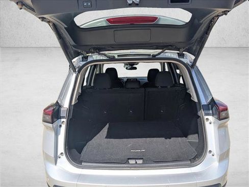Used 2025 Nissan Rogue SV image 7