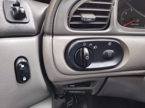 Used 2005 Ford Taurus SE image 14