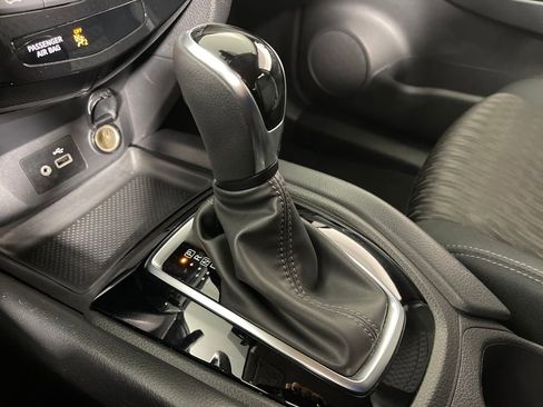 Used 2019 Nissan Rogue SV image 24