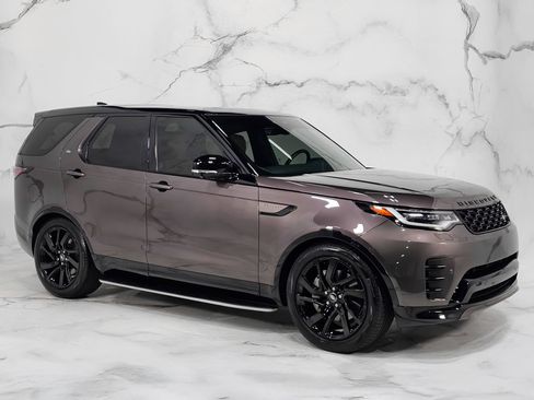 Used 2024 Land Rover Discovery Dynamic SE AWD/4WD image 9