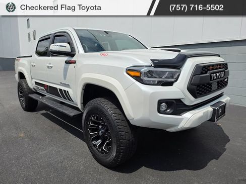 Used 2023 Toyota Tacoma TRD Sport w/ TRD Premium Sport Package AWD/4WD image 7
