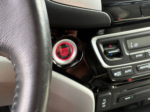 Used 2016 Honda Pilot Touring image 21