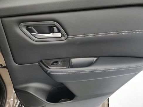 Used 2025 Nissan Rogue SV w/ SV Premium Package image 45