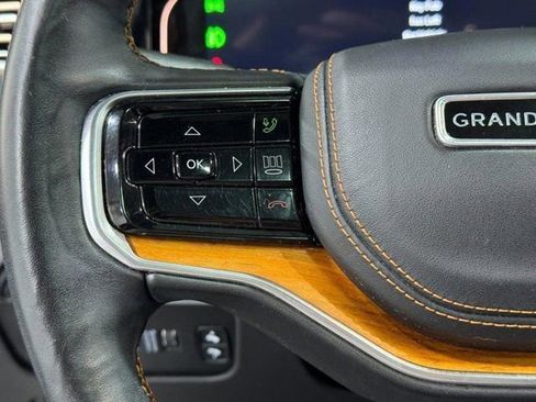Used 2022 Jeep Grand Wagoneer Series III w/ Rear Seat Video Group 1 AWD/4WD image 19