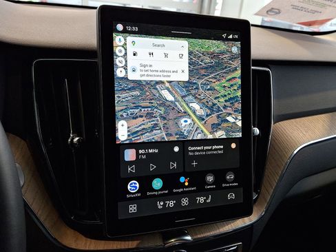 Certified 2026 Volvo XC60 B5 Plus w/ Protection Package Premier image 18