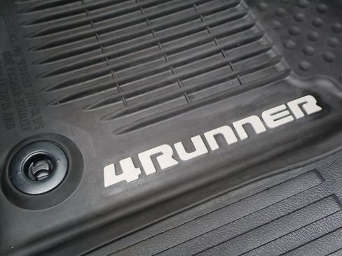 Used 2020 Toyota 4Runner SR5 Premium image 32