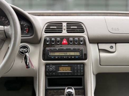 Used 2001 Mercedes-Benz CLK 430 Coupe image 27