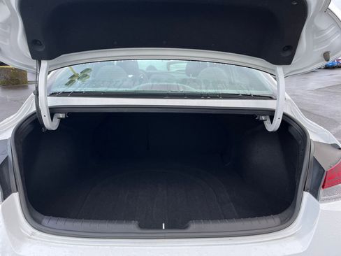Used 2025 Hyundai Elantra SEL image 32