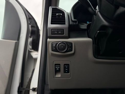 Used 2018 Ford F150 XLT w/ Equipment Group 302A Luxury image 8