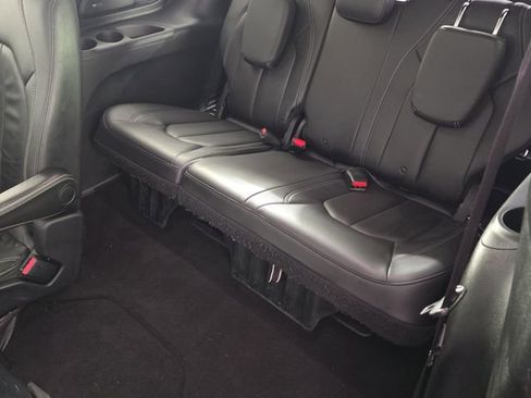 Used 2018 Chrysler Pacifica Touring-L Plus w/ Advanced Safetytec Group FWD image 37
