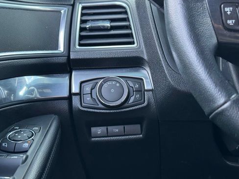 Used 2018 Ford Explorer Limited w/ Equipment Group 301A AWD/4WD image 34