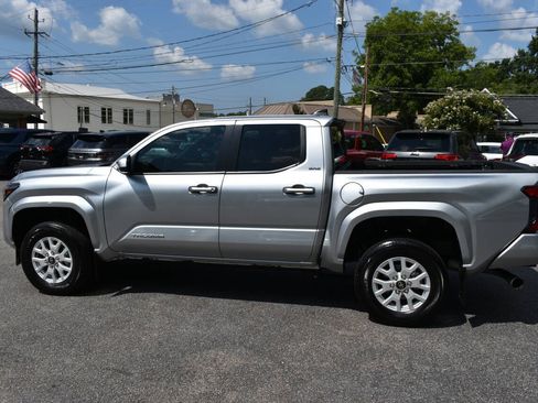 Used 2024 Toyota Tacoma SR5 RWD image 42