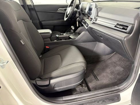 Used 2024 Kia Sportage LX image 13