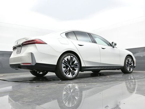 Certified 2025 BMW 530i 530i w/ Premium Package image 31